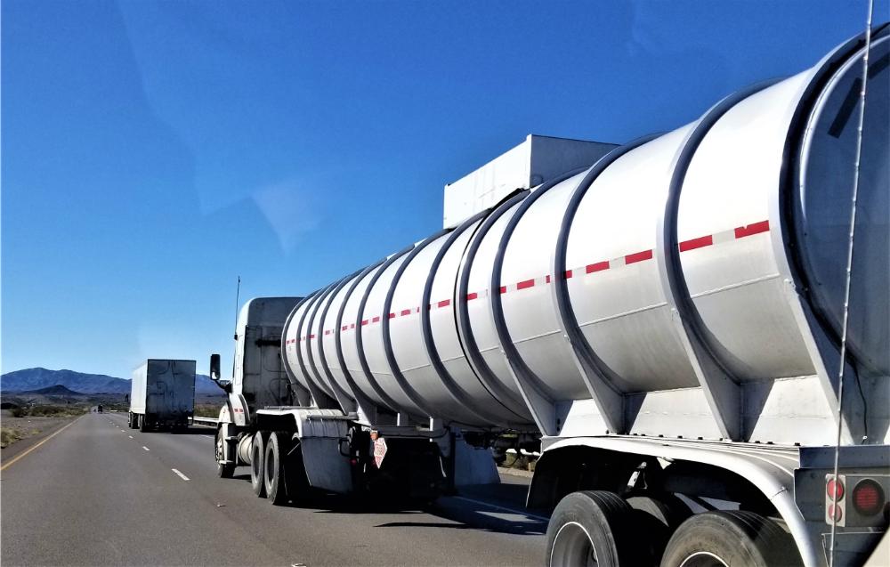 gas-and-oil-tanker-truck-2022-11-08-03-15-35-utc-1.jpg